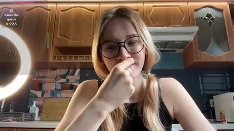 Snapshot of eileencrowday chatting on 04/14/26, 03:01 eileencrowday online show from 04/14/26, 03:01