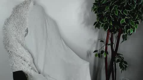 eileenmoores online show from 10/04/25, 08:12