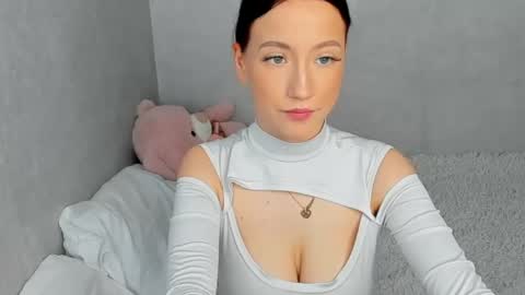 eileenmoores online show from 04/15/26, 04:19