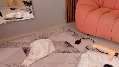 Snapshot of eilin_clio chatting on 12/22/24, 04:17 Eilin online show from 12/22/24, 04:17