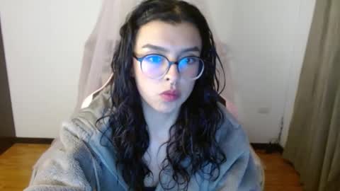 eilynro7 online show from 09/10/25, 11:38