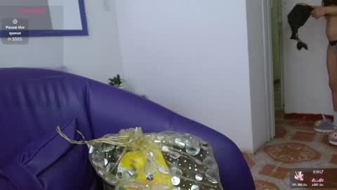 Snapshot of eimy01 chatting on 04/21/26, 12:11 eimy01 online show from 04/21/26, 12:11