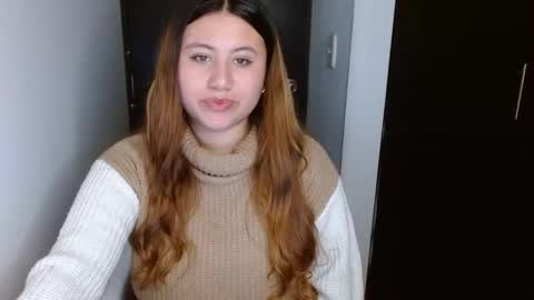 EIMY   MODEL INDEPENDENT online show from 02/17/25, 04:42