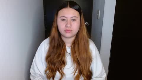 EIMY   MODEL INDEPENDENT online show from 02/18/25, 05:53