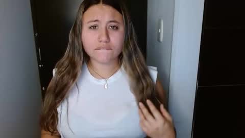 EIMY   MODEL INDEPENDENT online show from 11/11/25, 07:08