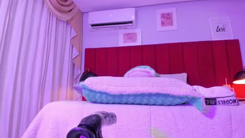 Snapshot of eimy_jones_ chatting on 09/20/25, 07:59 Eimy online show from 09/20/25, 07:59