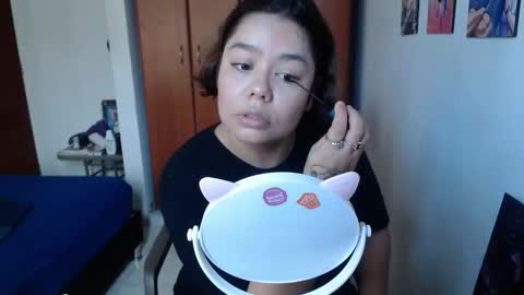 eimy_saenzz online show from 12/05/25, 02:25