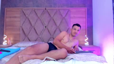 Snapshot of eimyandmaxi chatting on 11/15/25, 08:38 YG COUPLE online show from 11/15/25, 08:38