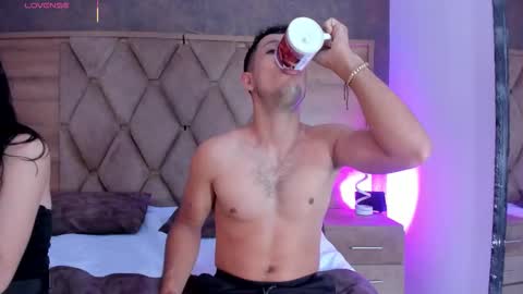 Snapshot of eimyandmaxi chatting on 02/25/26, 08:40 YG COUPLE online show from 02/25/26, 08:40