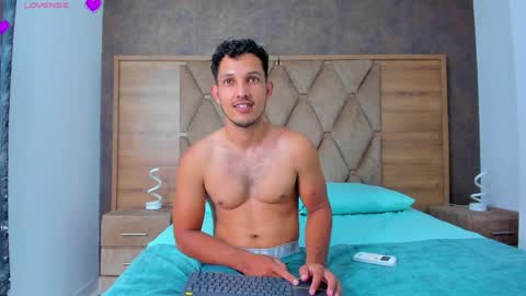 Snapshot of eimyandmaxi chatting on 04/10/26, 08:35 YG COUPLE online show from 04/10/26, 08:35