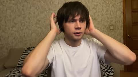 Eitan online show from 12/18/25, 06:36