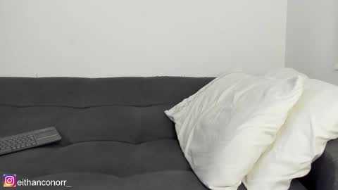 Snapshot of eithanconor1 chatting on 12/22/25, 02:08 EITHAN CONOR online show from 12/22/25, 02:08