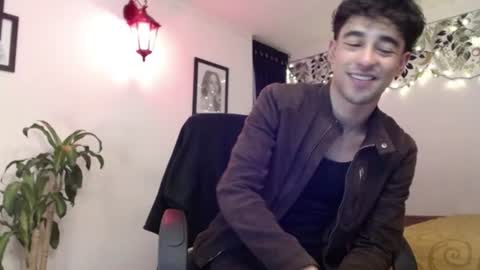 Snapshot of ekhtyr11 chatting on 12/19/24, 12:13 xoxo online show from 12/19/24, 12:13