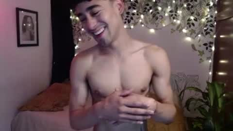 Snapshot of ekhtyr11 chatting on 12/19/24, 11:25 xoxo online show from 12/19/24, 11:25