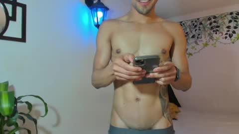 Snapshot of ekhtyr11 chatting on 01/09/25, 12:25 xoxo online show from 01/09/25, 12:25