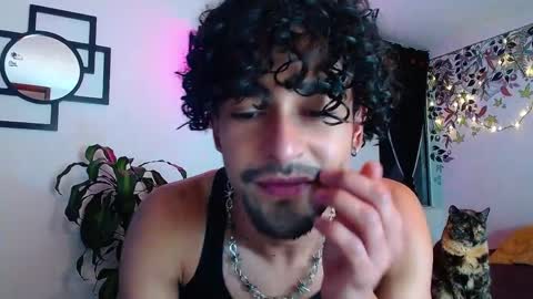 Snapshot of ekhtyr11 chatting on 04/01/26, 12:11 xoxo online show from 04/01/26, 12:11