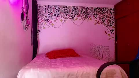 Snapshot of ekhtyr11 chatting on 05/13/26, 12:08 xoxo online show from 05/13/26, 12:08