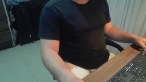 Snapshot of ekudemic chatting on 02/14/25, 06:12 Juan Pablo M online show from 02/14/25, 06:12