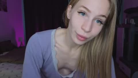 Snapshot of el1s_evans chatting on 04/19/26, 10:58 please read my bio there is information about private shows and about my personality online show from 04/19/26, 10:58