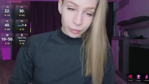 Snapshot of el1s_evans chatting on 04/20/26, 11:02 please read my bio there is information about private shows and about my personality online show from 04/20/26, 11:02