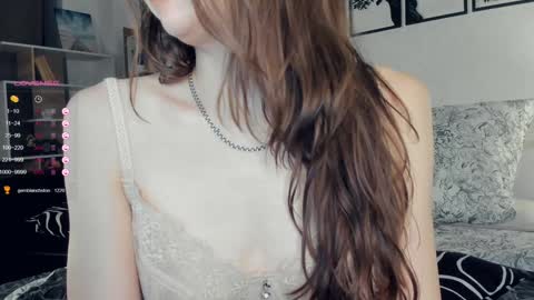Snapshot of el1s_well chatting on 01/04/25, 12:05 Elis 3 online show from 01/04/25, 12:05