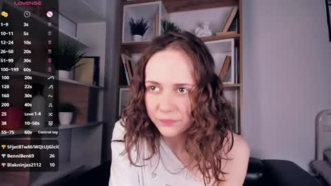 Snapshot of el1s_well chatting on 02/17/25, 03:25 Elis 3 online show from 02/17/25, 03:25