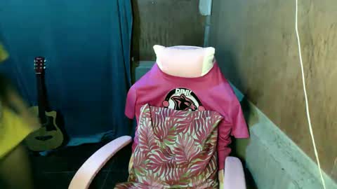 Snapshot of el_clovirr chatting on 09/30/25, 03:44 el_clovirr online show from 09/30/25, 03:44