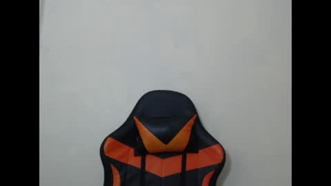 Instagram BelowAbajo online show from 05/02/26, 03:00
