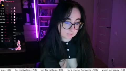 Snapshot of el_sweety chatting on 06/18/26, 11:58 If you like it when I meow give me a thumbs up online show from 06/18/26, 11:58
