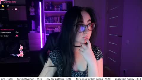 Snapshot of el_sweety chatting on 06/23/26, 11:08 If you like it when I meow give me a thumbs up online show from 06/23/26, 11:08
