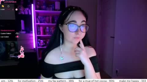 Snapshot of el_sweety chatting on 07/01/26, 11:12 If you like it when I meow give me a thumbs up online show from 07/01/26, 11:12