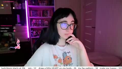 Snapshot of el_sweety chatting on 07/20/26, 02:19 If you like it when I meow give me a thumbs up online show from 07/20/26, 02:19