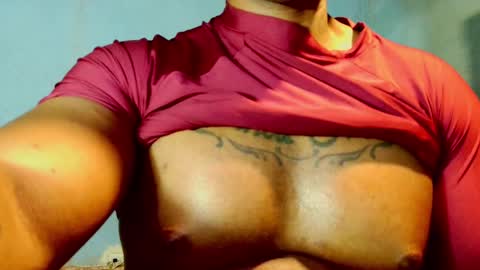 Snapshot of el_vecino_m chatting on 04/26/26, 06:44 el_vecino_m online show from 04/26/26, 06:44