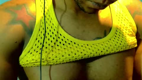 Snapshot of el_vecino_m chatting on 05/15/26, 06:53 el_vecino_m online show from 05/15/26, 06:53