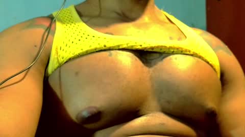 Snapshot of el_vecino_m chatting on 05/16/26, 04:20 el_vecino_m online show from 05/16/26, 04:20