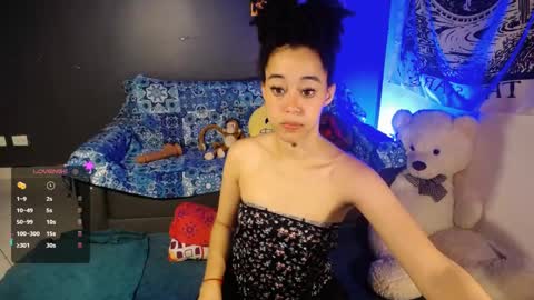 Snapshot of ela_0 chatting on 02/19/25, 11:06 Ela Help me reach 100 thumbs up online show from 02/19/25, 11:06