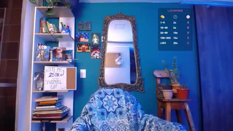 Snapshot of ela_0 chatting on 11/06/25, 02:23 Ela Help me reach 100 thumbs up online show from 11/06/25, 02:23