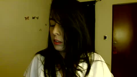 Snapshot of ela_3611 chatting on 06/12/26, 01:48 ela_3611 online show from 06/12/26, 01:48
