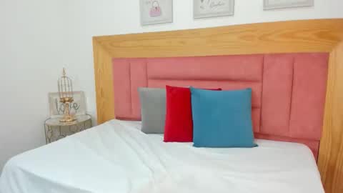 Snapshot of ela_evansfox chatting on 12/15/25, 03:00 ela_evansfox online show from 12/15/25, 03:00