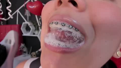 Ela online show from 02/23/25, 04:17