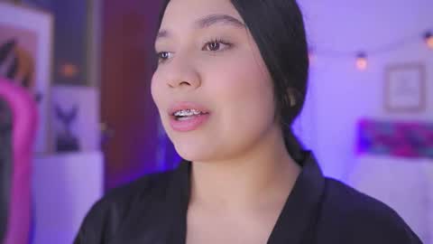 Snapshot of ela_hilton_ chatting on 09/08/25, 11:59 Ela online show from 09/08/25, 11:59