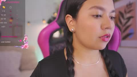 Snapshot of ela_hilton_ chatting on 09/17/25, 12:01 Ela online show from 09/17/25, 12:01