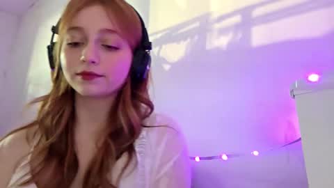 Snapshot of eladiapargo chatting on 10/17/25, 01:46 Maya online show from 10/17/25, 01:46