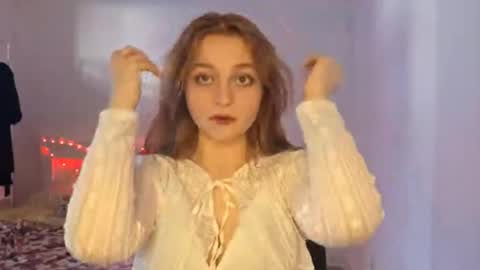 Snapshot of eladiapargo chatting on 10/21/25, 01:23 Maya online show from 10/21/25, 01:23