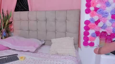 Snapshot of elalove_ chatting on 02/24/25, 12:09 Ela  online show from 02/24/25, 12:09