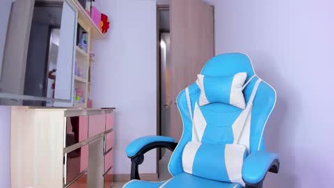 elalux777 online show from 10/02/25, 12:50