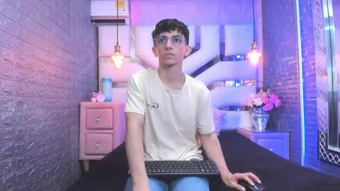 Elan Giralon online show from 04/12/26, 09:31