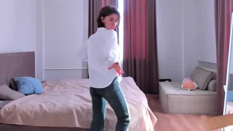 Snapshot of elannand chatting on 03/19/26, 06:28 ELA 3 online show from 03/19/26, 06:28