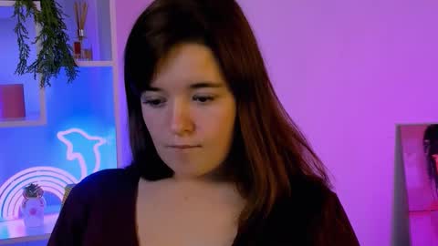 Snapshot of elara_jadie chatting on 10/19/25, 01:56 Elara online show from 10/19/25, 01:56