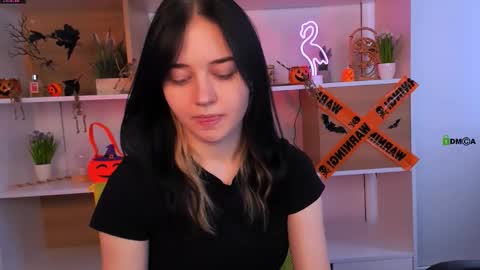 Snapshot of elara_jadie chatting on 10/30/25, 09:22 Elara online show from 10/30/25, 09:22